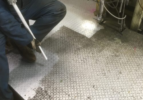 Metal_Floor_Greasy-Action Metal_Floor_Greasy-Action